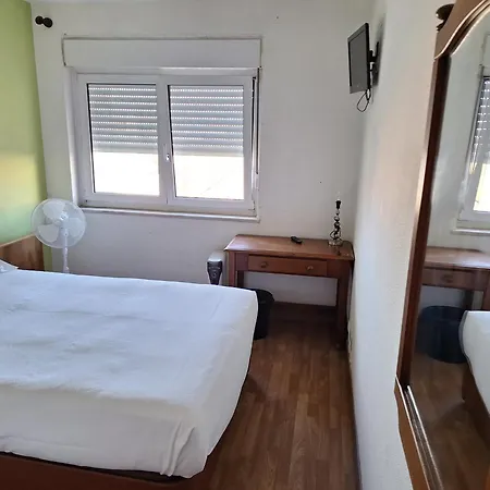 Mafra Guest House 3* マフラ