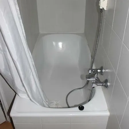 Mafra Guest House ゲストハウス 3*